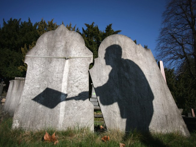 https://media.nbcdfw.com/images/652*489/rsz_grave.jpg