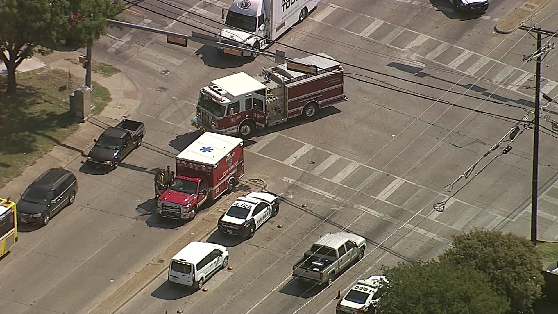 2 Dallas Firefighters Injured in Crash at Intersection