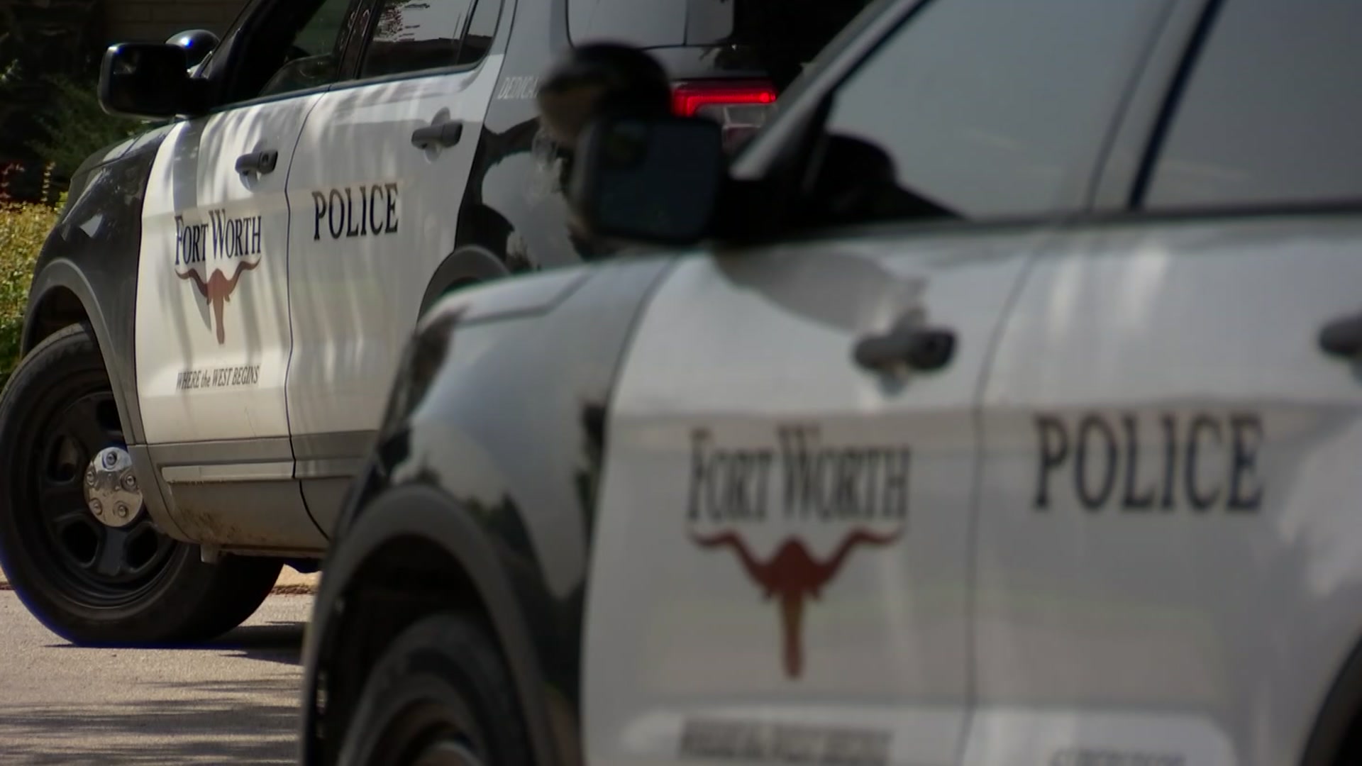 Couple Impersonates Officers to Force Their Way into Home