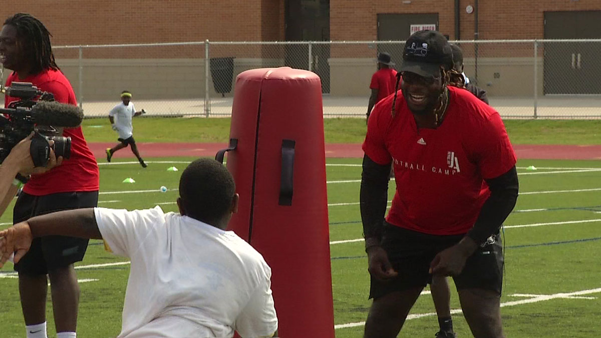 Jay Ajayi Hosts Football Camp in Frisco