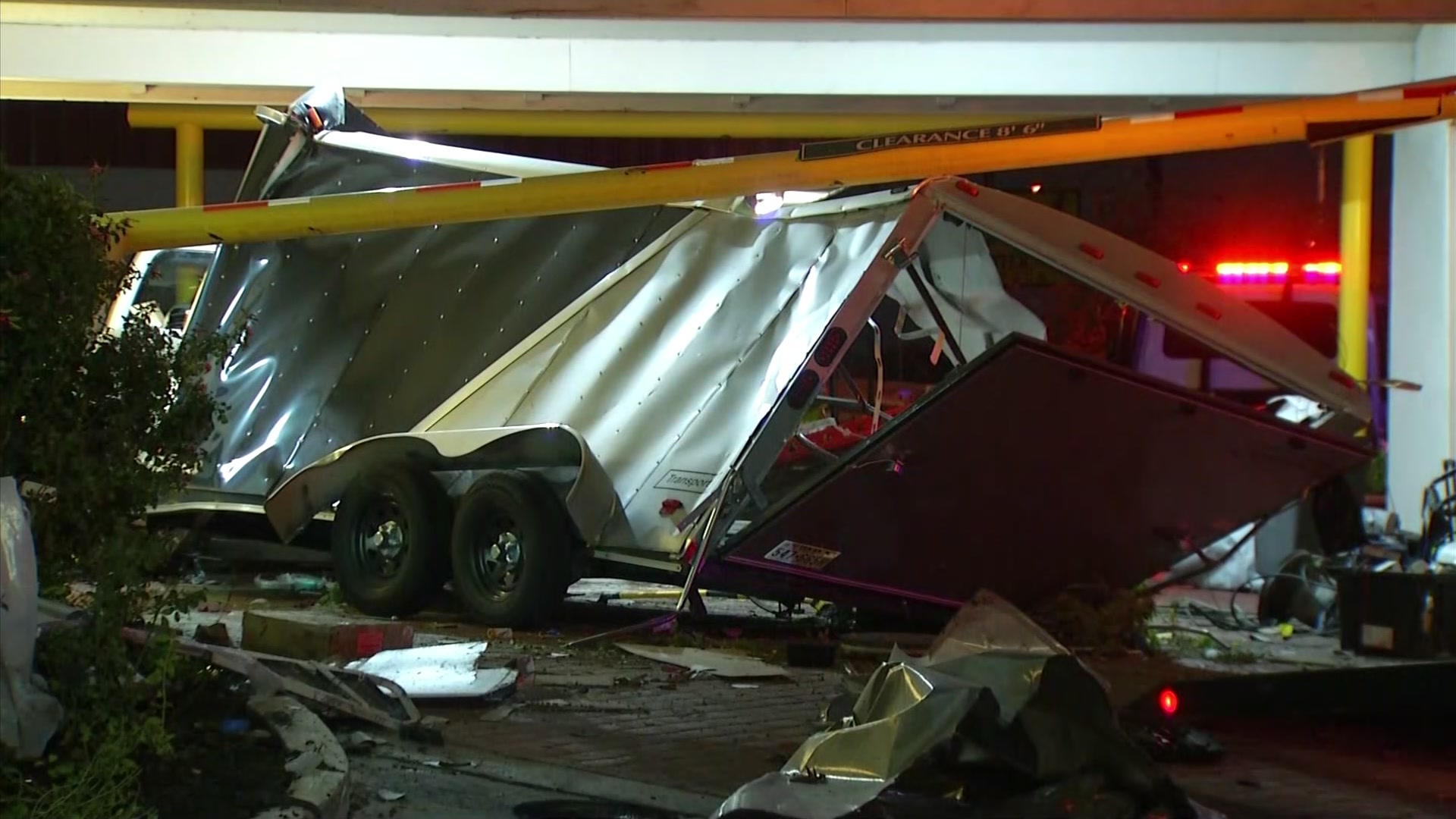 Wrong-Way Driver Crashes Into Plano Motel, Flees on Foot: PD