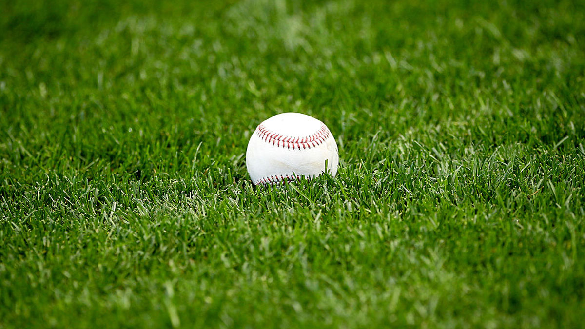 Clemens Homers Twice for Texas in Win Over Texas A&M