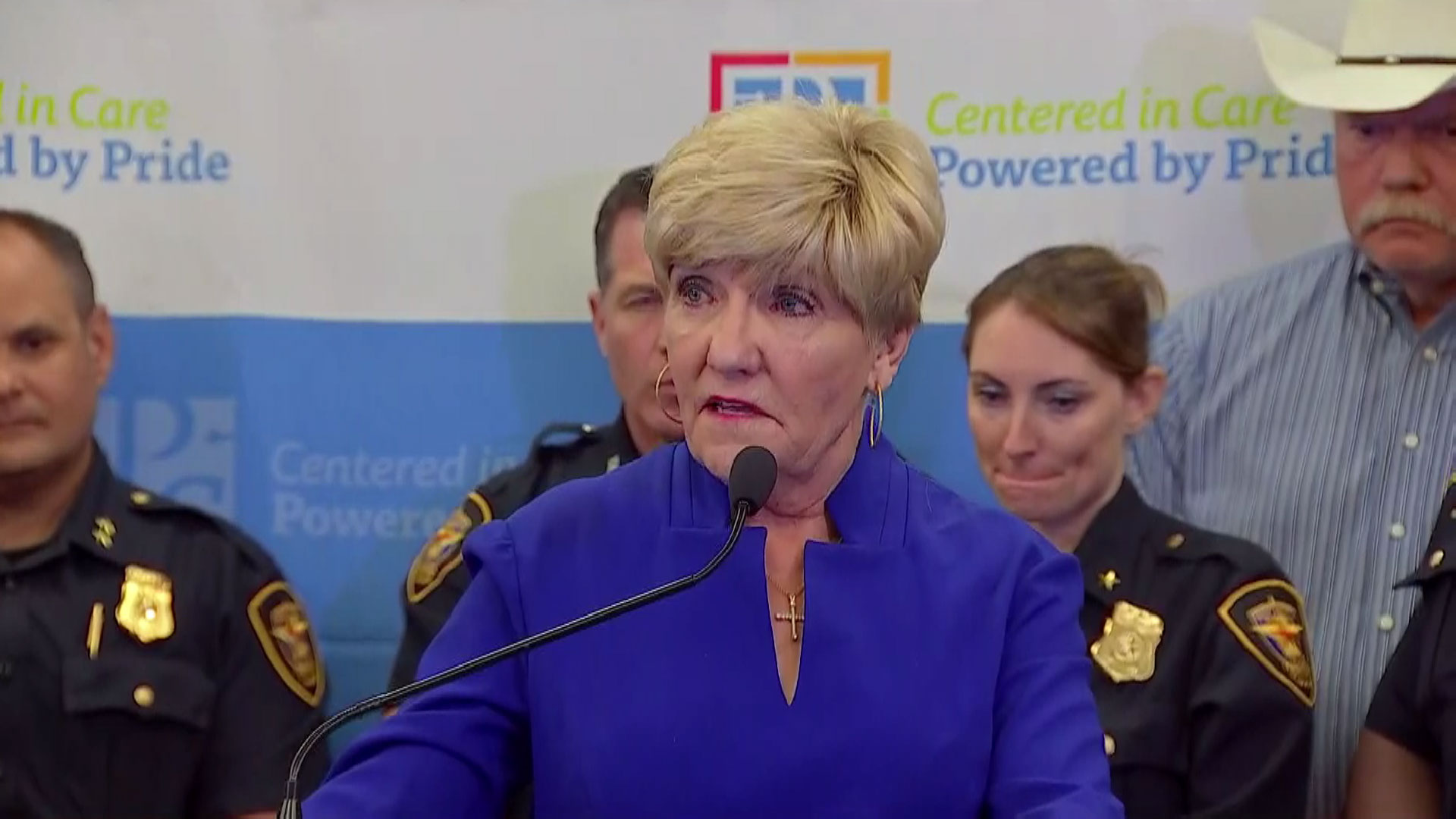 Raw: FW Police, Mayor Announce Officer's Death