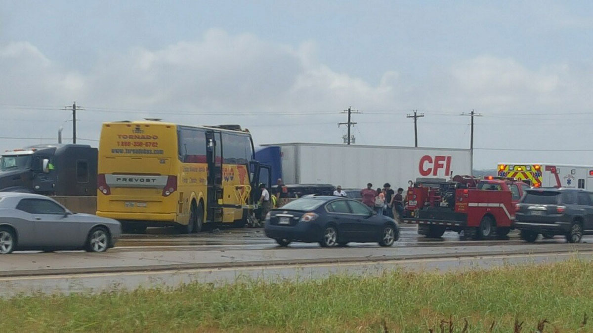 Bus Crash Causes Delay on Interstate 35