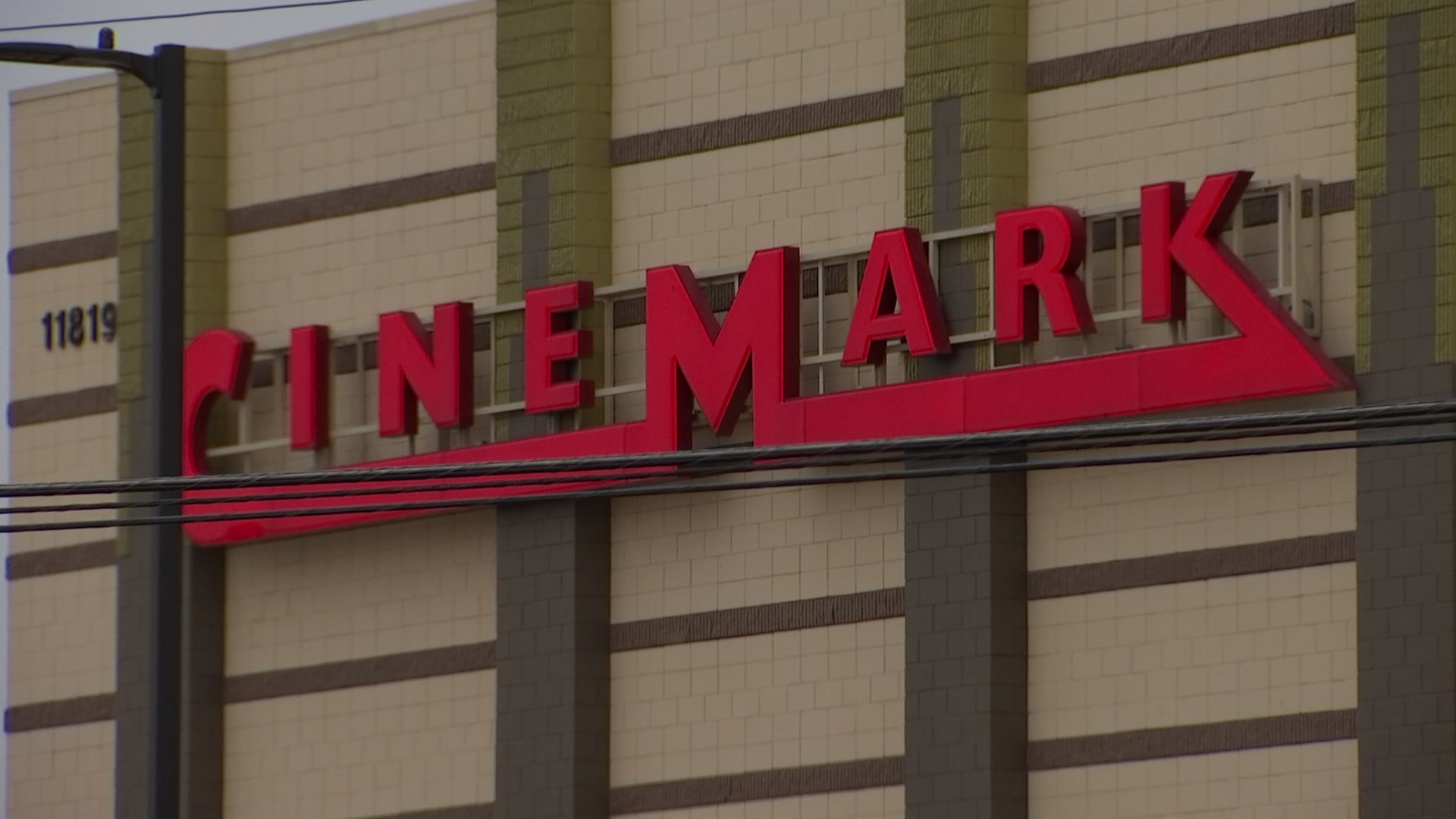 Cinemark Restricts Bag Sizes Allowed in Theaters