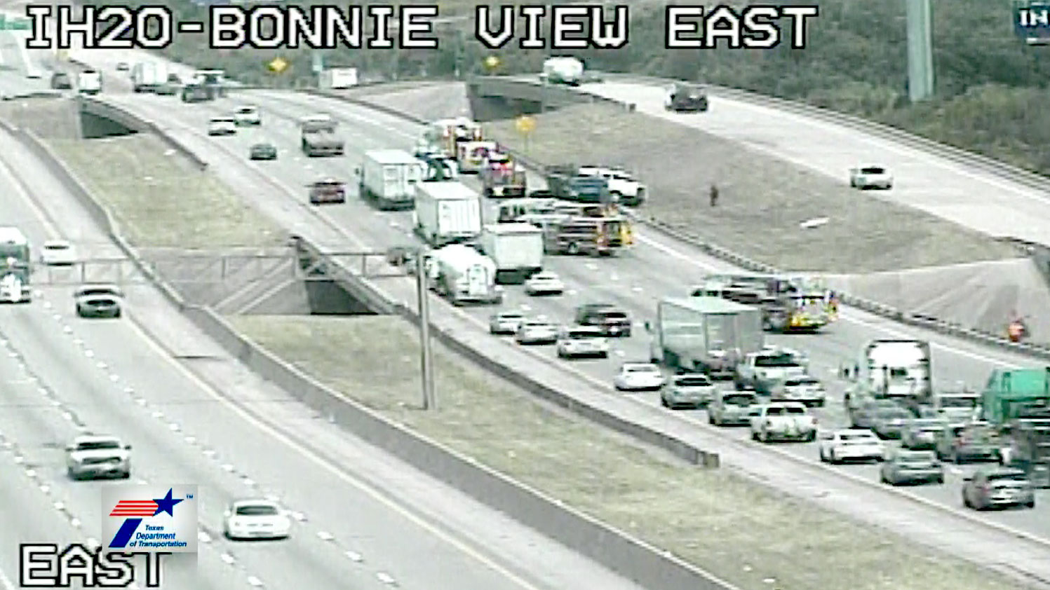 Jackknifed 18-Wheeler Crash Causing Traffic Delays in Dallas