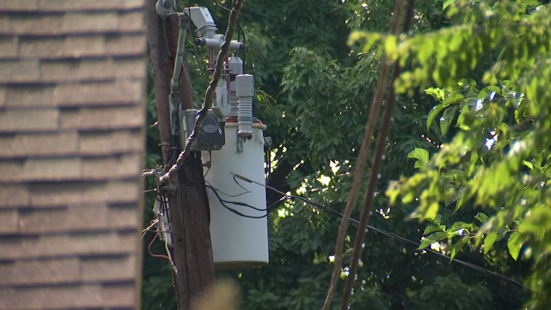 Video Shows Sparks, Arcing on Dallas Power Line