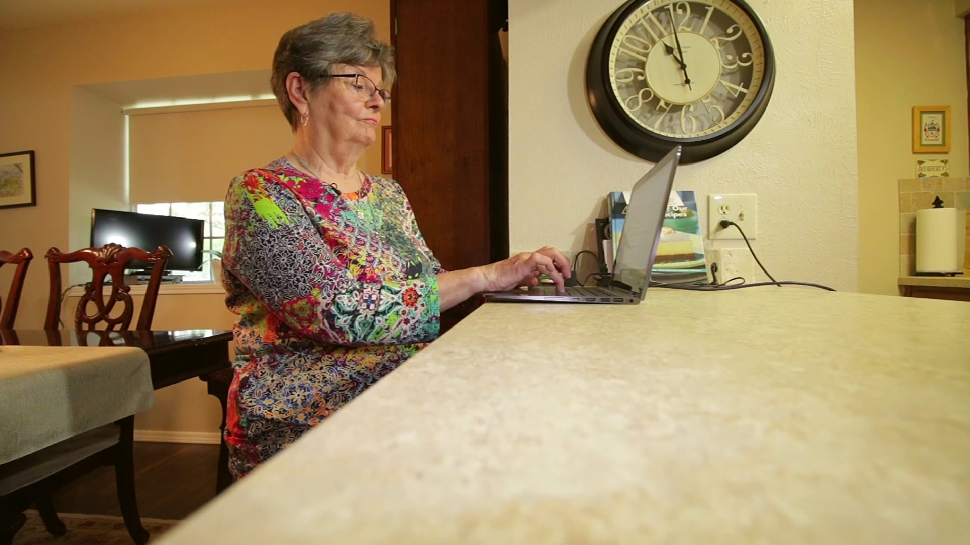 Woman Falls Victim to Facebook Hack Scheme