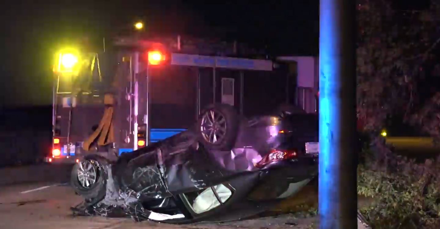 Driver Hospitalized After Rollover Crash in Fort Worth: PD