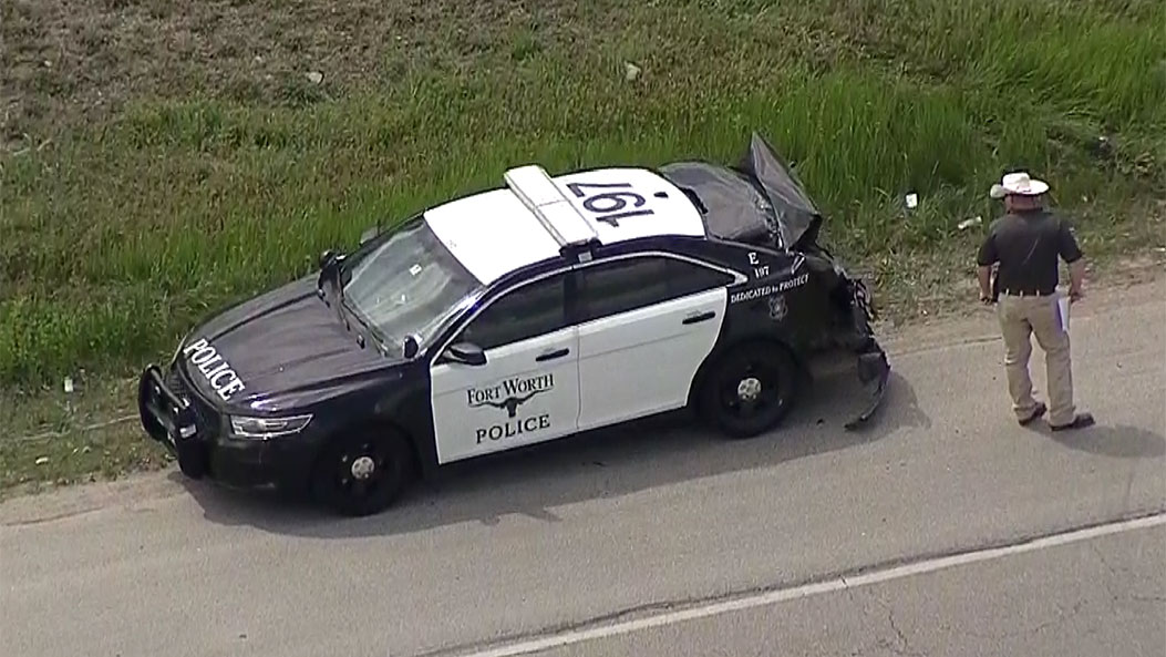 Fort Worth Officer Hospitalized After Crash Along Interstate 30