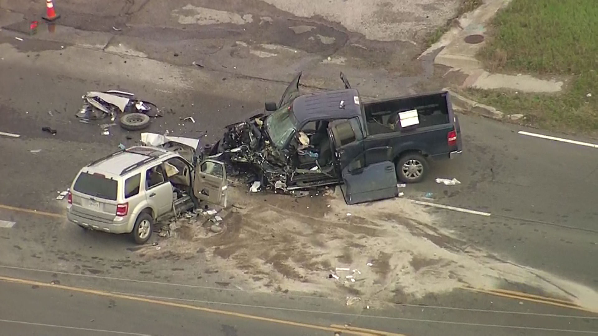 3 People Injured in Head-On Crash in Fort Worth: Officials