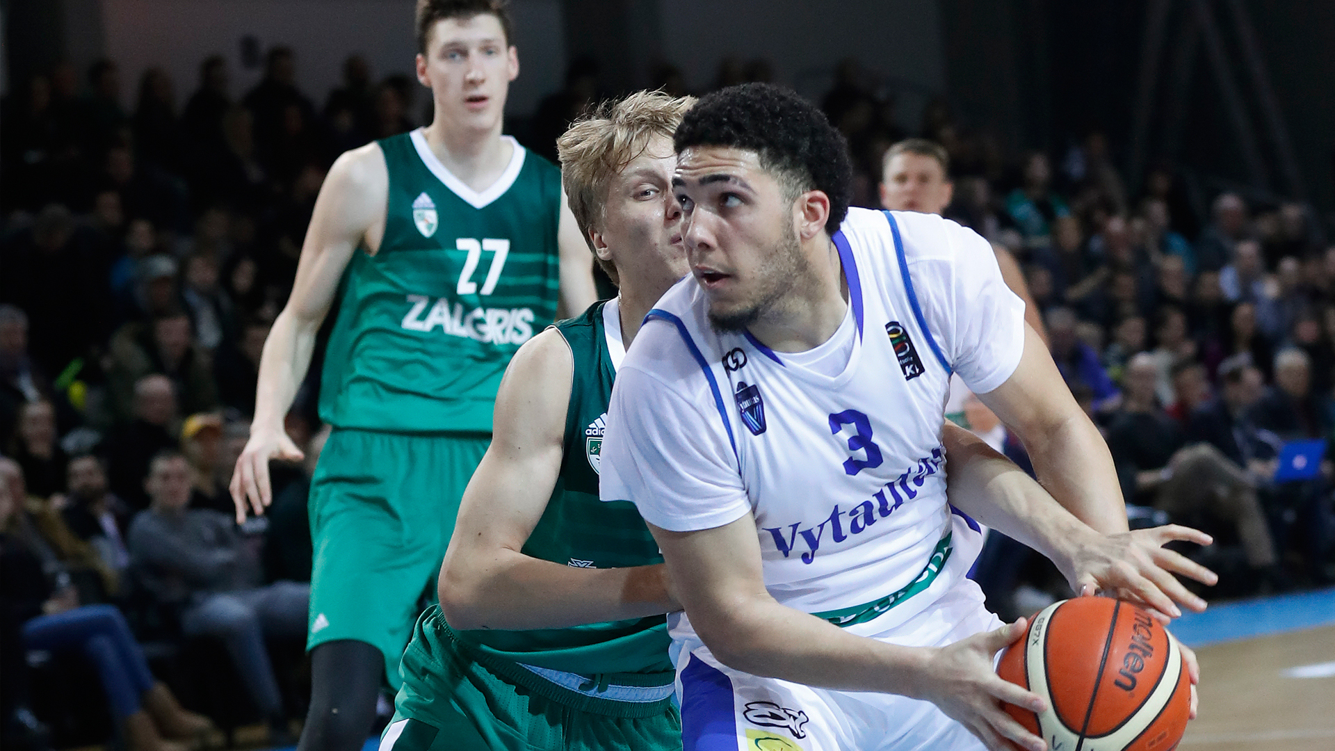 LiAngelo Ball Goes for 48 in Front of Zeke Elliott on 54