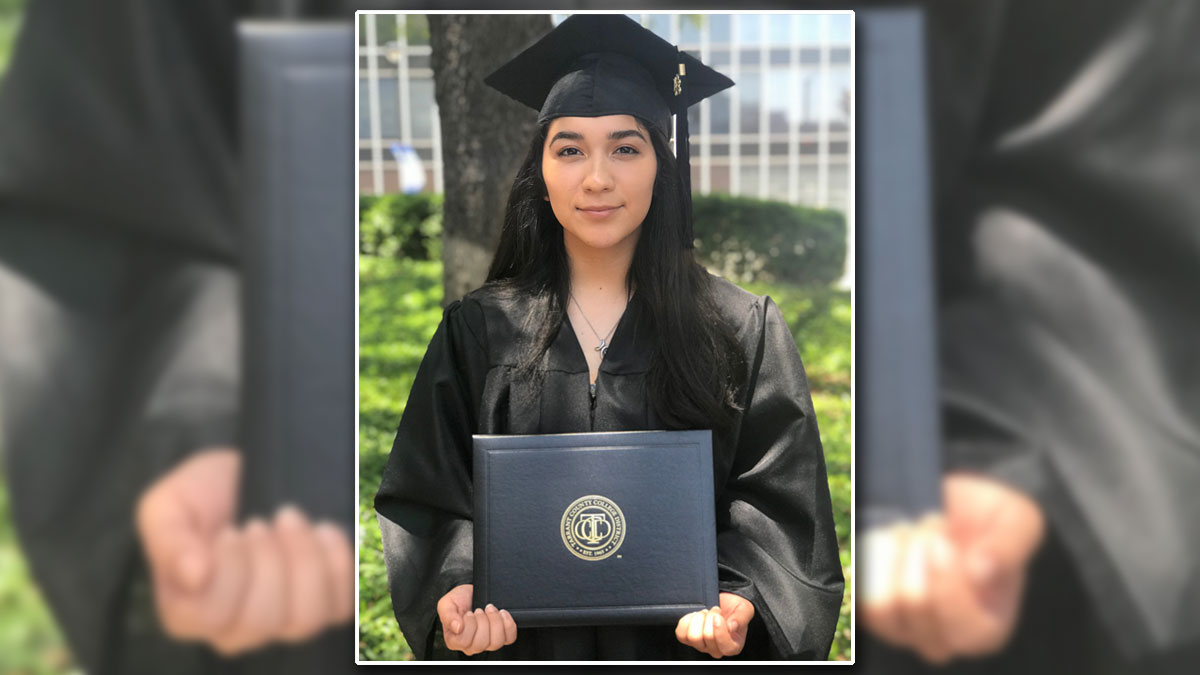 Teen Leaves HS With Associate Degree, Wants Med School at 18