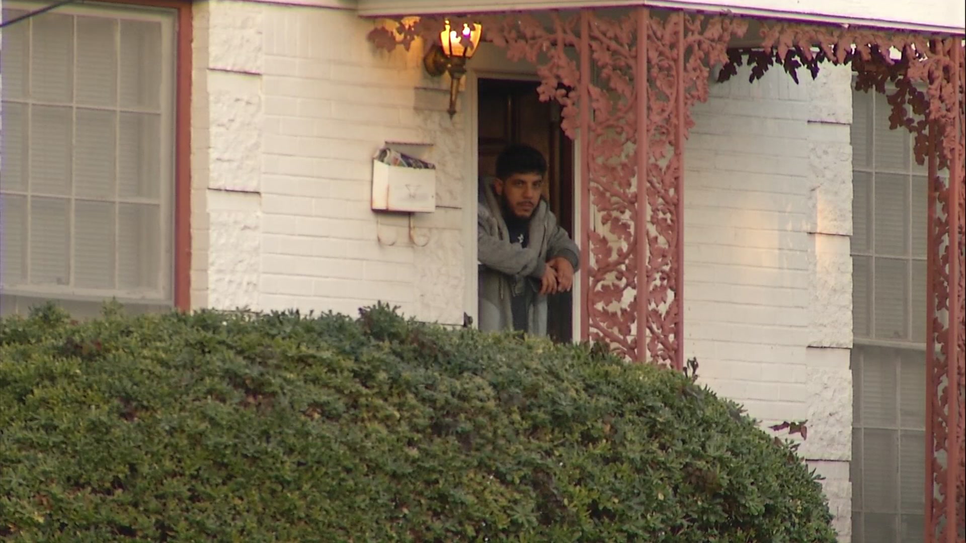 Man Barricades Himself in Bathroom With Child, 7
