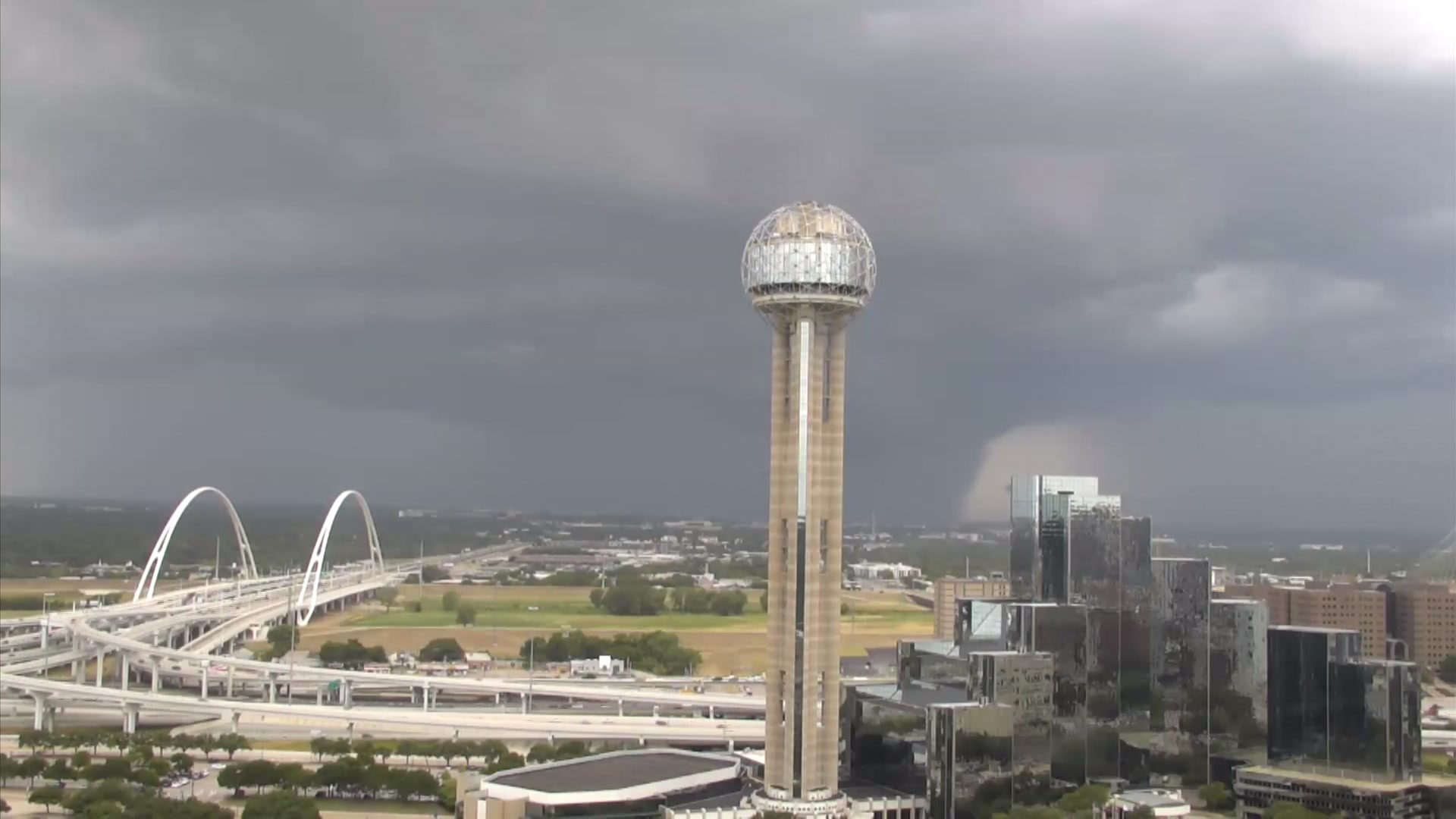 Storm Moves into Downtown Dallas