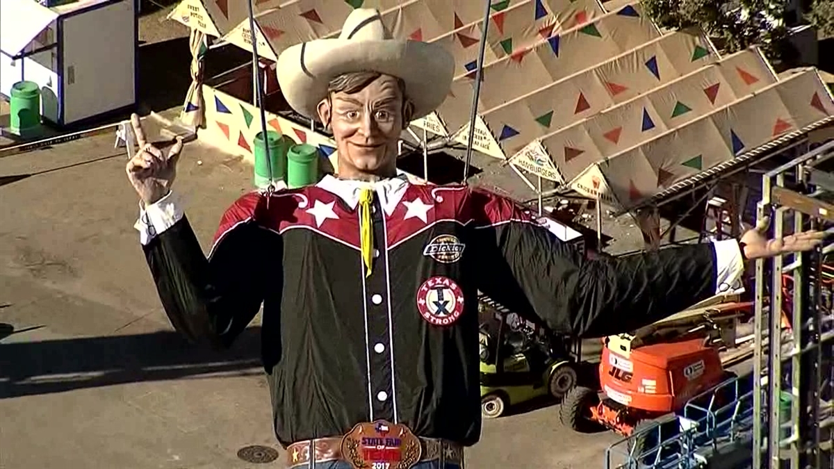 Big Tex Being Lifted Into Place Friday Morning