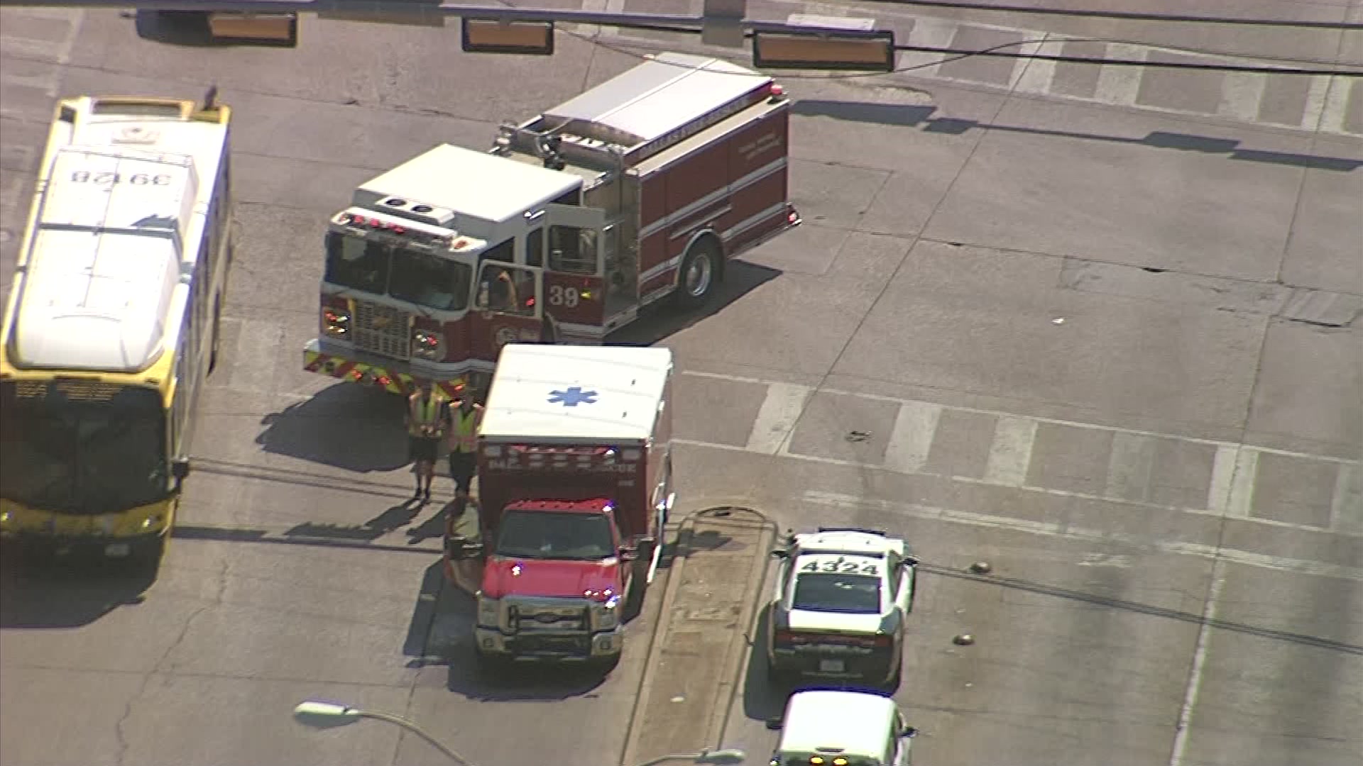 Raw: 2 Dallas Firefighters Injured in Wreck at Intersection
