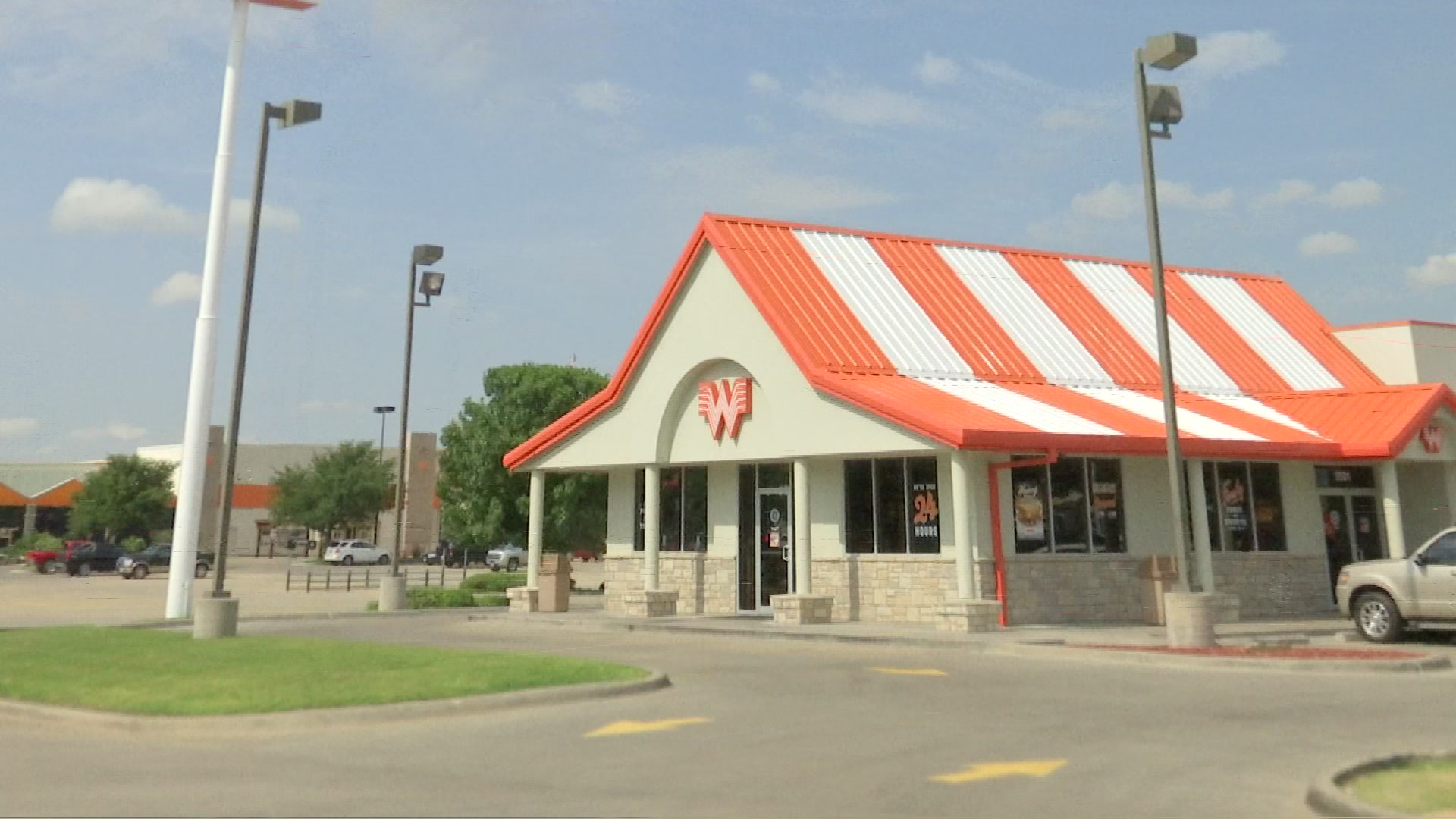 Off-Duty Dallas Cop Shoots Armed Robbers at FW Whataburger