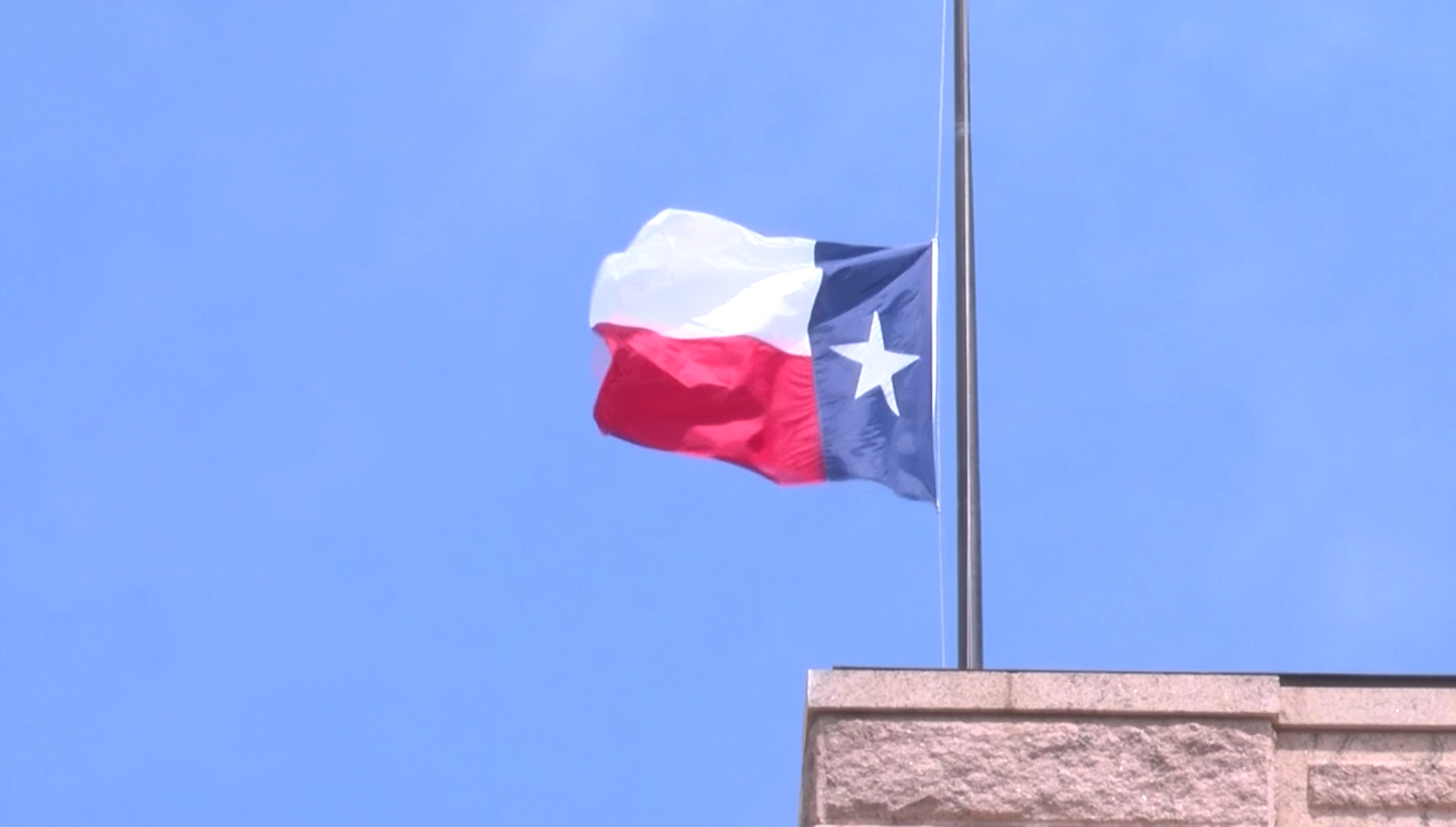 Raw Video: Flags Fly at Half Staff After Santa Fe Shooting